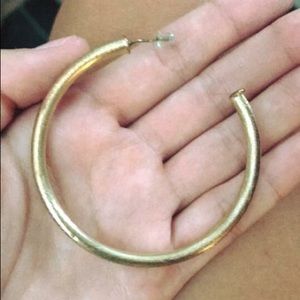 SINGLE Sheila fajl gold hoop earring